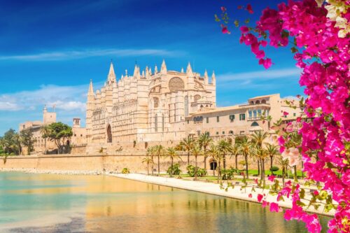 Majorka – wakacyjna wyspa dla miłośników plaż i zwiedzania