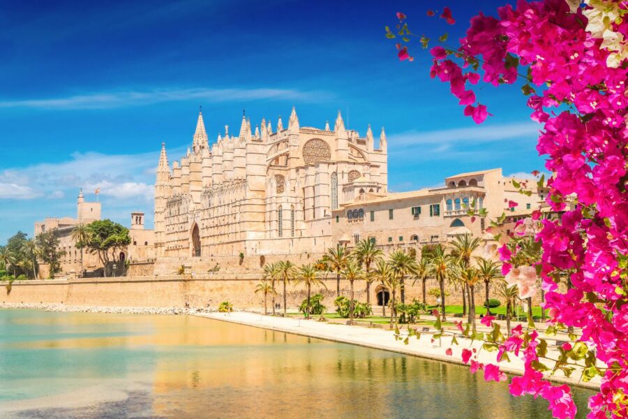 Majorka – wakacyjna wyspa dla miłośników plaż i zwiedzania